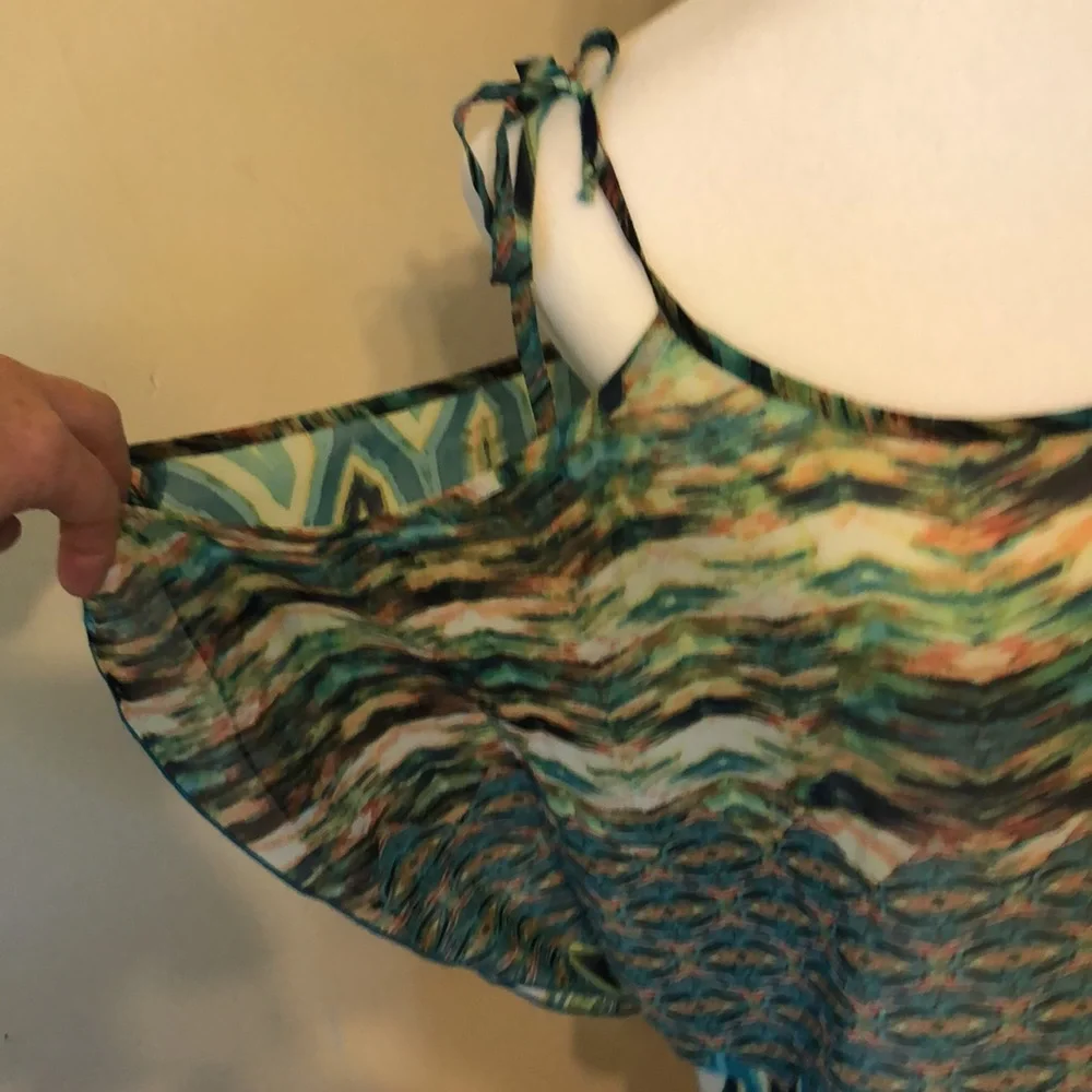 Host Pick!!! LOVE FIRE Adjustable Strap Cold Shoulder Butterfly Sleeve Sheer - Picture 4 of 10